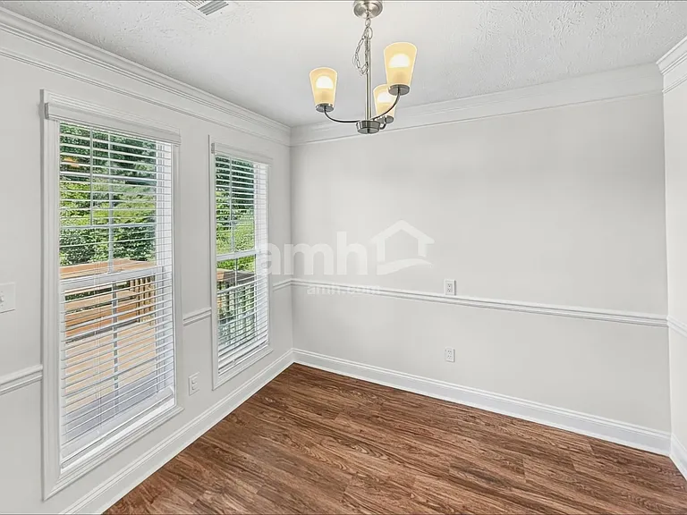 1772 N Oak Dr — Photo 5