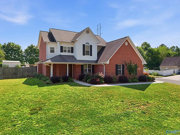 3rd image of 140 Shelly Ln