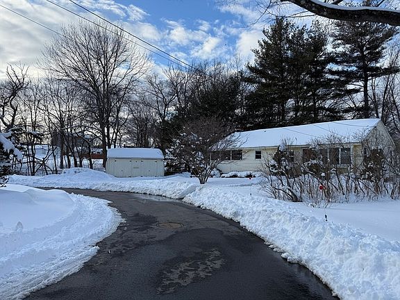 4th image of 8 Sycamore Cir