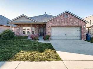 10751 S Masters Cres W, Jenks, OK 74037