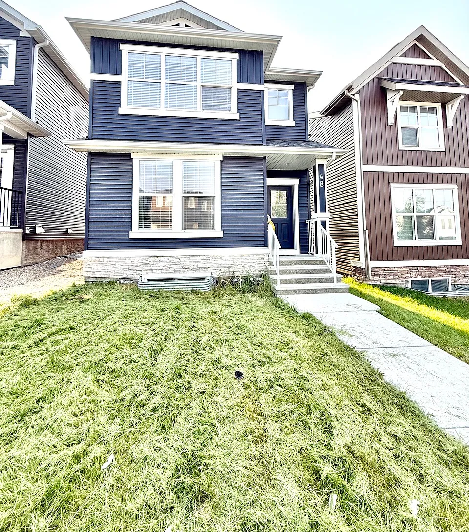 48 Ambleside Crescent NW — Photo 3