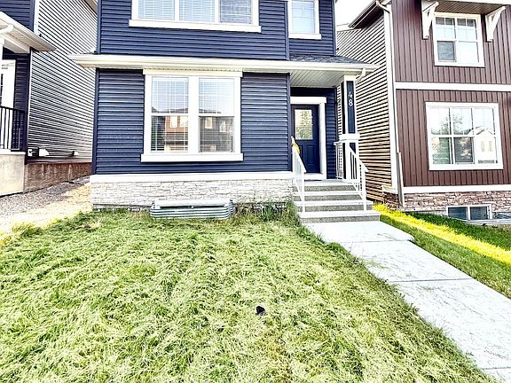 3rd image of 48 Ambleside Cres NW #1