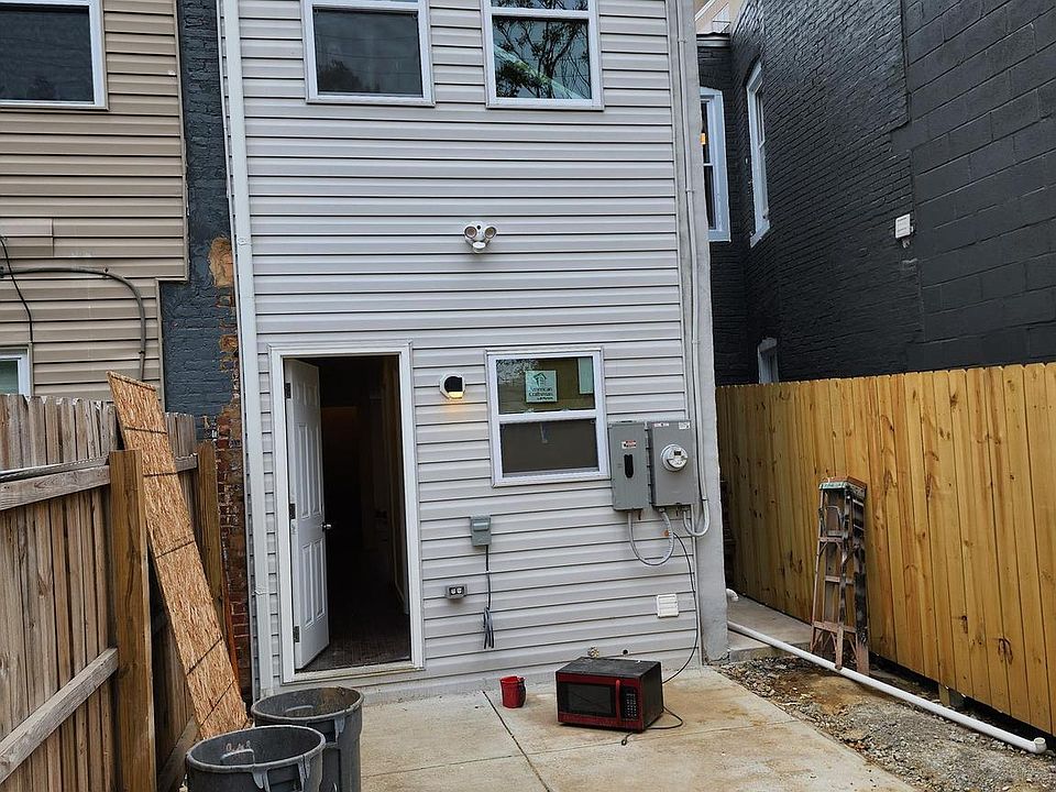 2nd image of 2461 Brentwood Ave