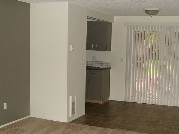 4th image of 121 NE Hearthwood Blvd APT C
