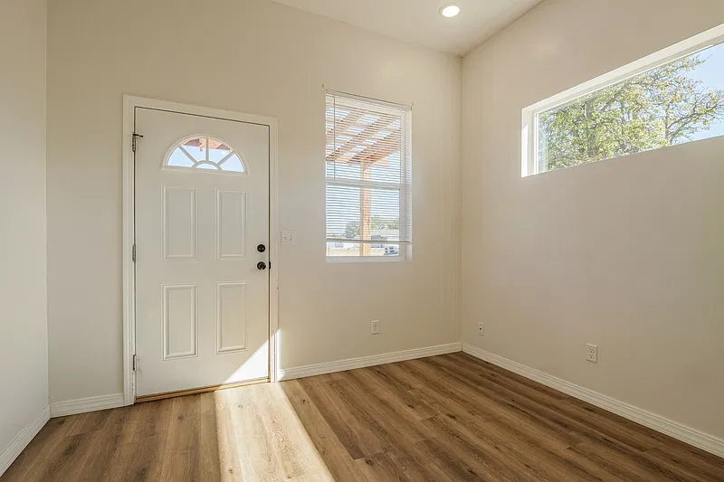 1 bed, 1.0 bath, 400 sqft, $1,310 — Photo 2