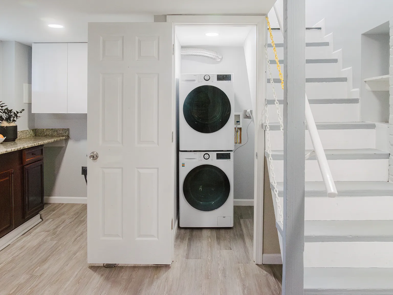 2 bed, 832 sqft, $1,700 — Photo 2