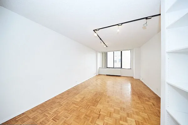 Rented by RSNY Realty | media 18