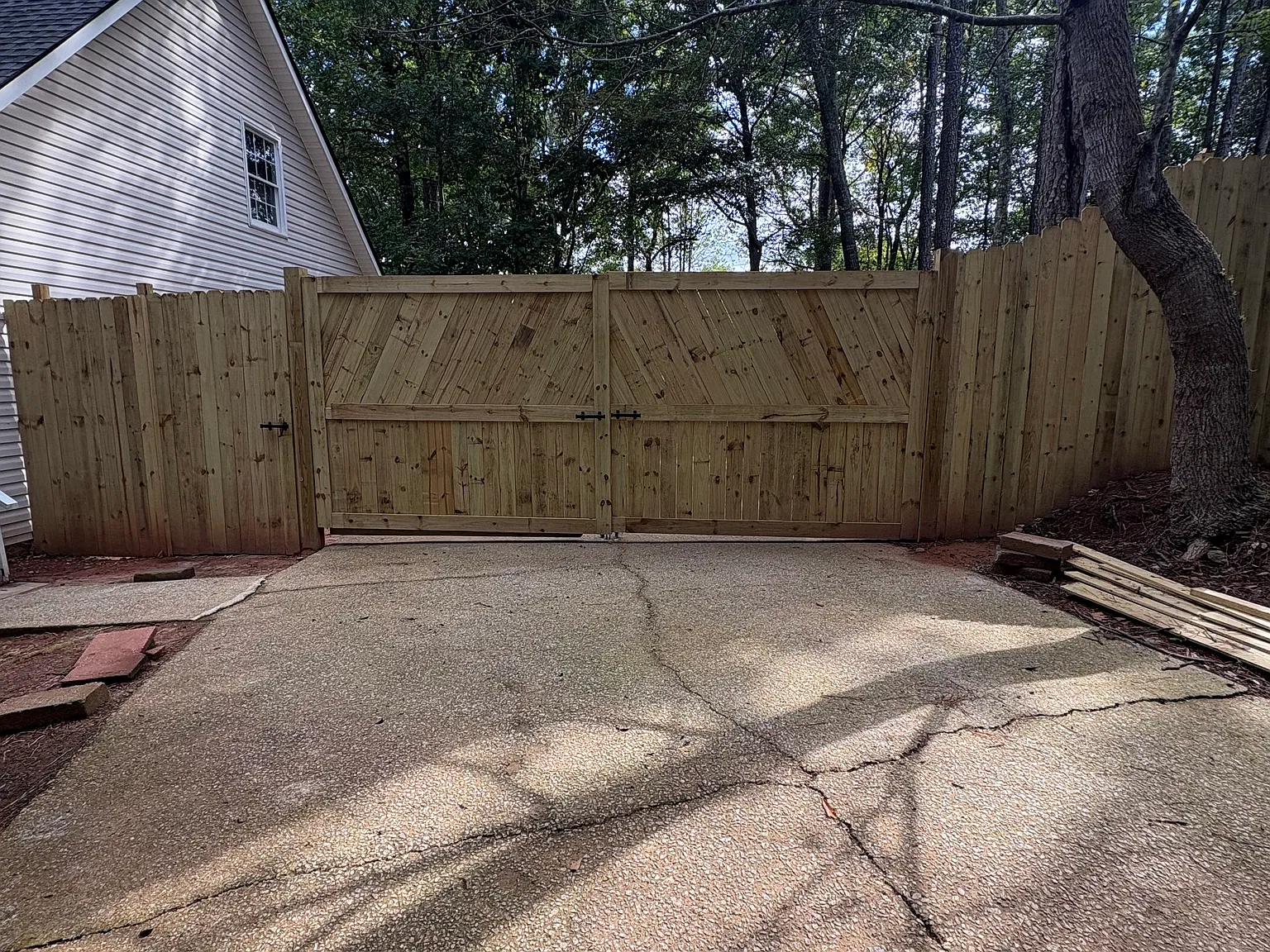 3 bed, 2.5 bath, 1904 sqft, $2,499 — Photo 2