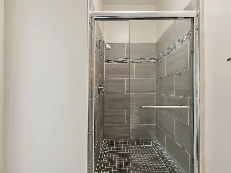 2070 University Avenue — Photo 15