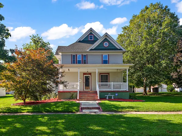 136 W 3rd St, Manteno, IL 60950