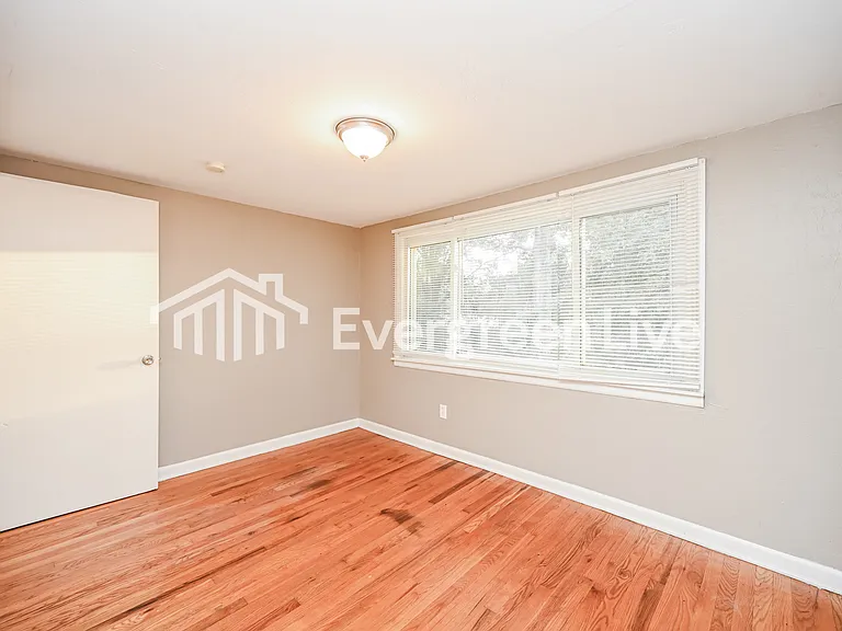 6951 Gloria Dr — Photo 11
