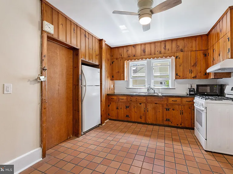 219 Washington Rd — Photo 10