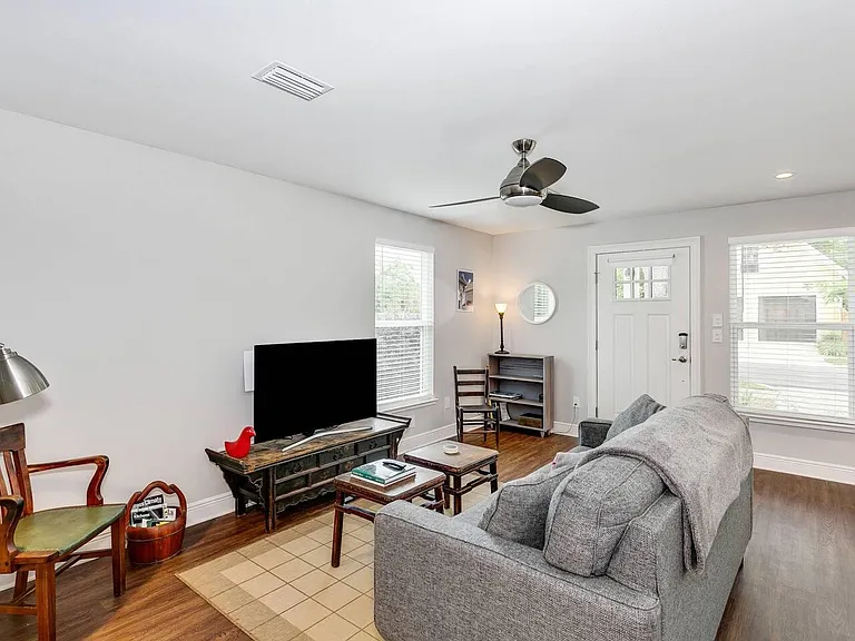 609 N Reus St — Photo 7
