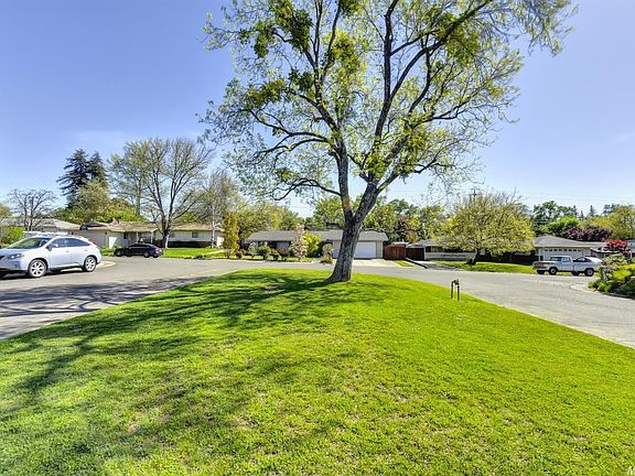 4th image of 8624 Fairmont Way