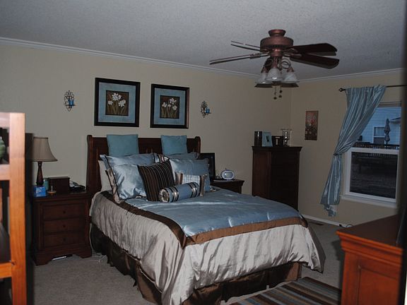 HUGE Master Bedroom 17x15