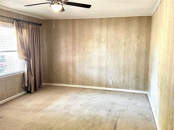 5th image of 255 Arlington Dr