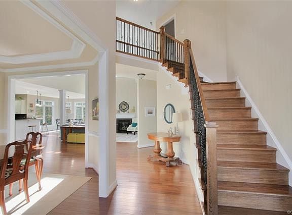 3rd image of 2606 Royal Crest Dr