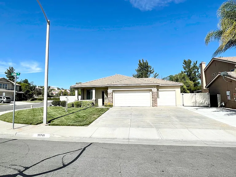 35740 Coral Dr — Photo 2