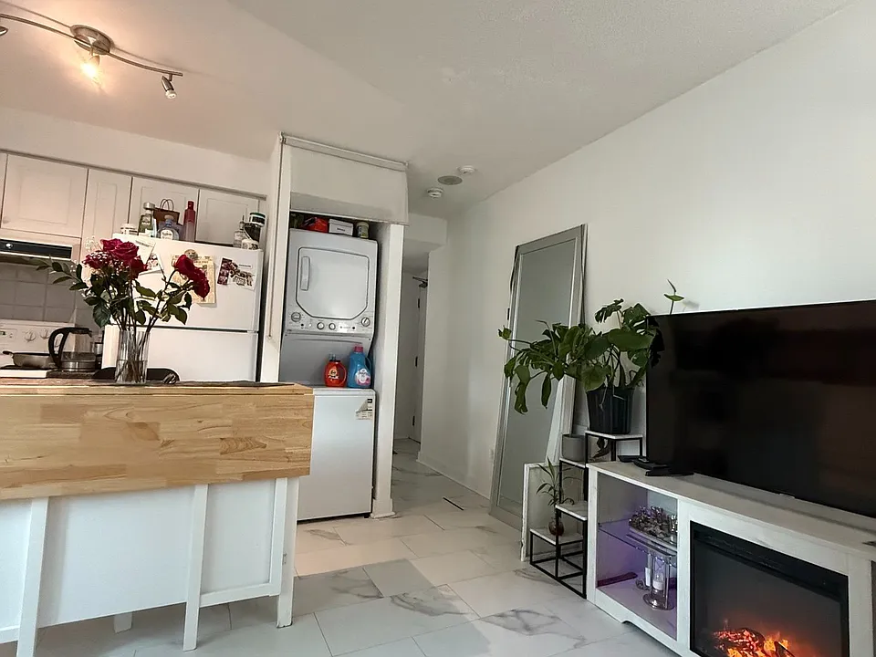 650 Queens Quay W #222