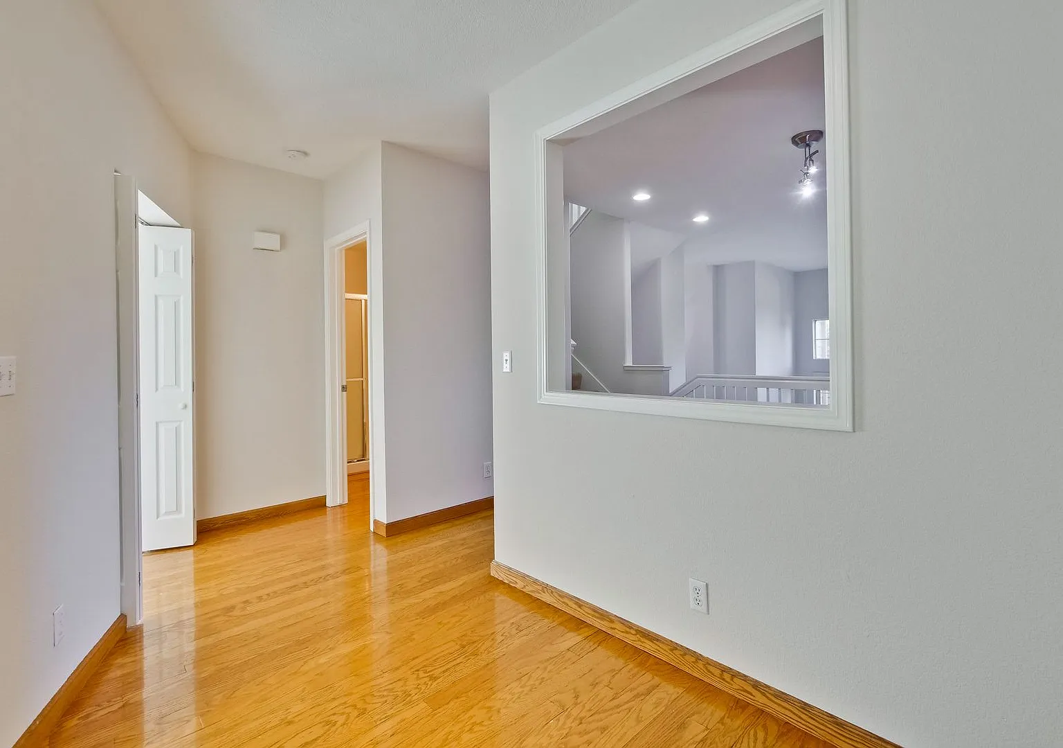 Large 3 Bed 3 Bath Townhouse - Remodeled Kitchen - Water Softener - Zero Deposit Option Available — Photo 4