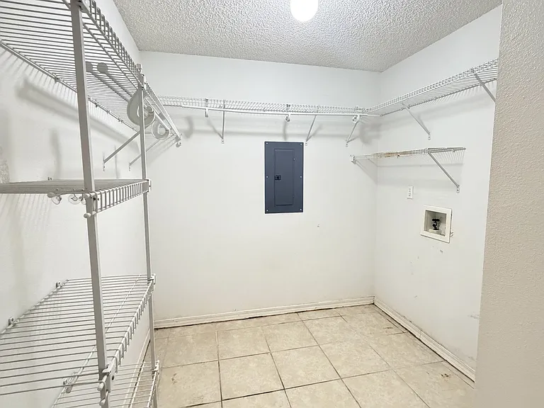 6585 Eagle Crest Dr — Photo 10