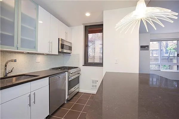 Rented by R New York | media 4