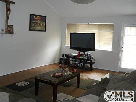 4th image of 2410 Slaton Dr