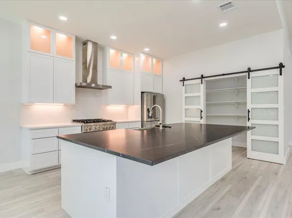 1215 Howard St, Taylor, TX 76574