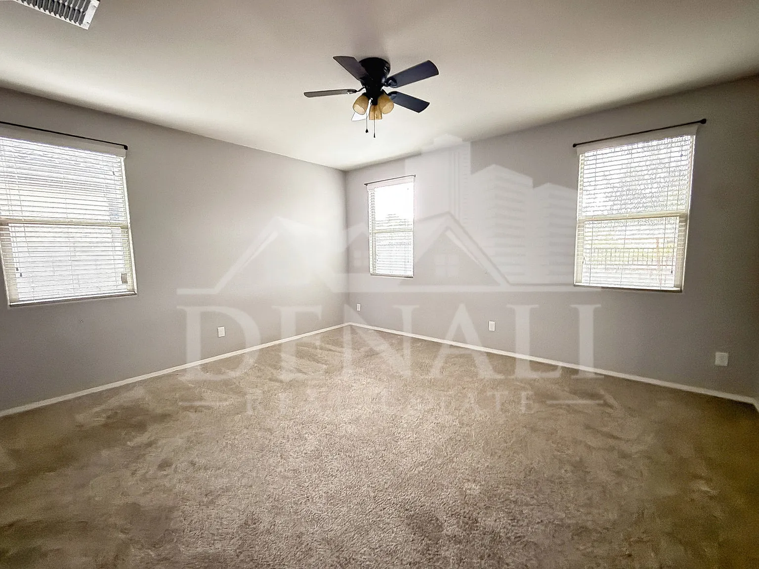 3 bed, 2.0 bath, 1905 sqft, $2,050 — Photo 4