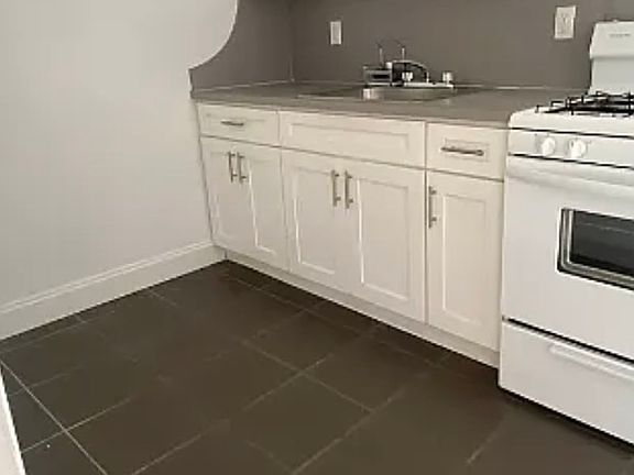 2nd image of 86-75 Midland Pkwy APT 5L