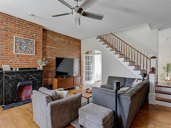 3rd image of 2929 E Marshall St