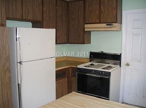4th image of 5442 Burkshire Dr