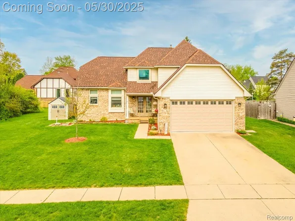 454 Breakwater Ct, Belleville, MI 48111
