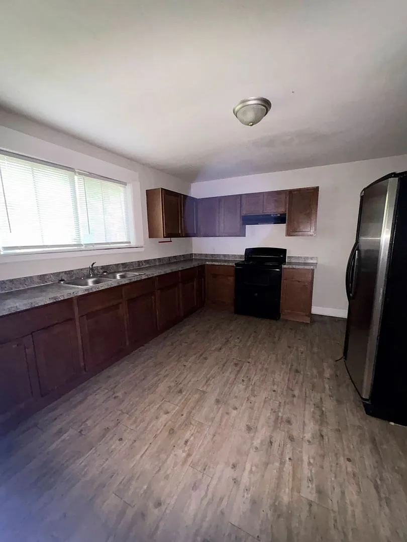 3/2 Single Family Home in Carver Heights — Photo 3