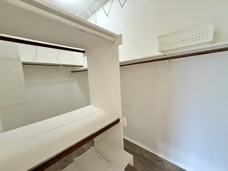 6106 Skahan Ln — Photo 18