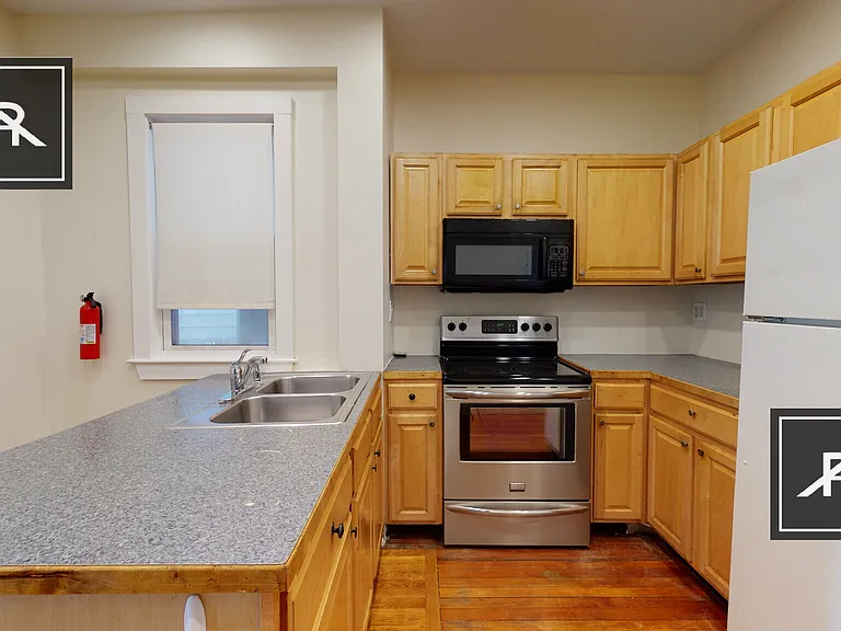 17 Linden St #2 — Photo 2