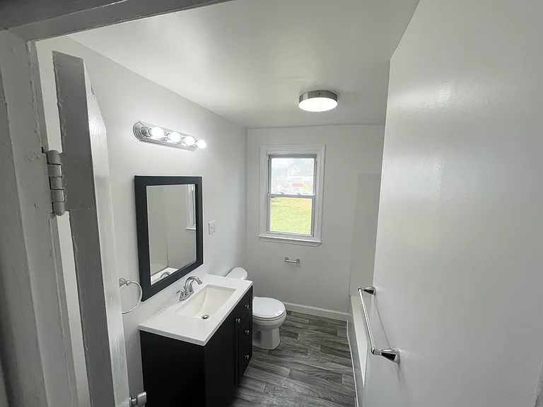 2516 N Dupont Pkwy — Photo 20