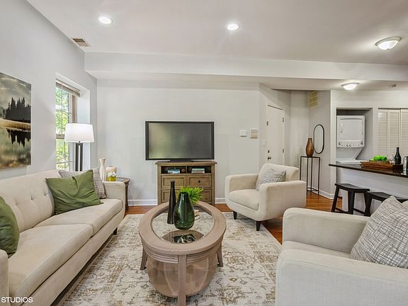 4th image of 3555 W Ainslie St #2