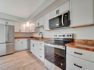 5506 S 42nd Street Ct, Lincoln, NE 68516