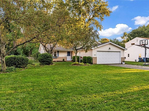 3rd image of 26781 Redwood Dr