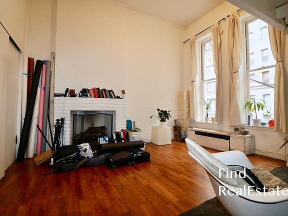 4th image of 107 W 69th St APT 1C