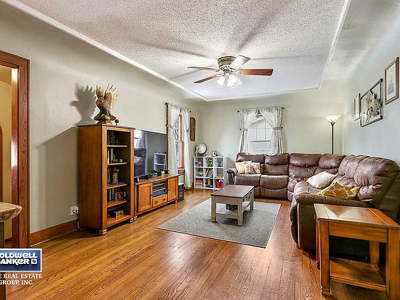 Spacious living room