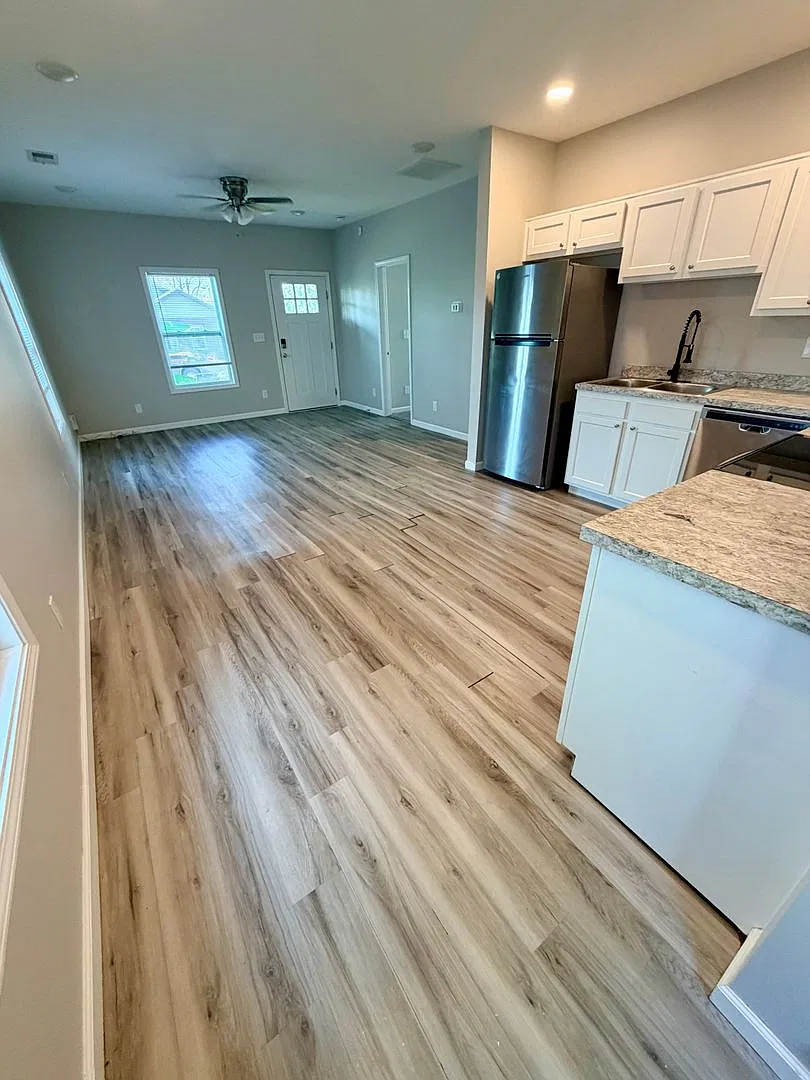 3 bed, 1.0 bath, 1100 sqft, $1,399 — Photo 2