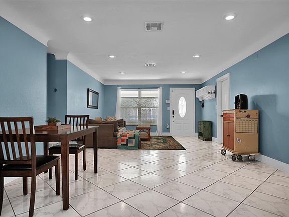 4th image of 1820 Hillcrest Avenue