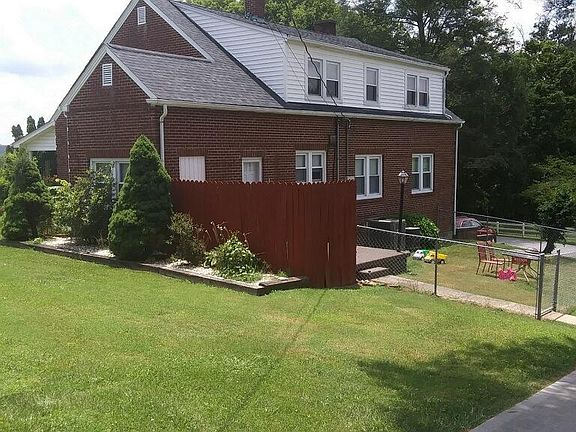 3rd image of 625 1st Ave