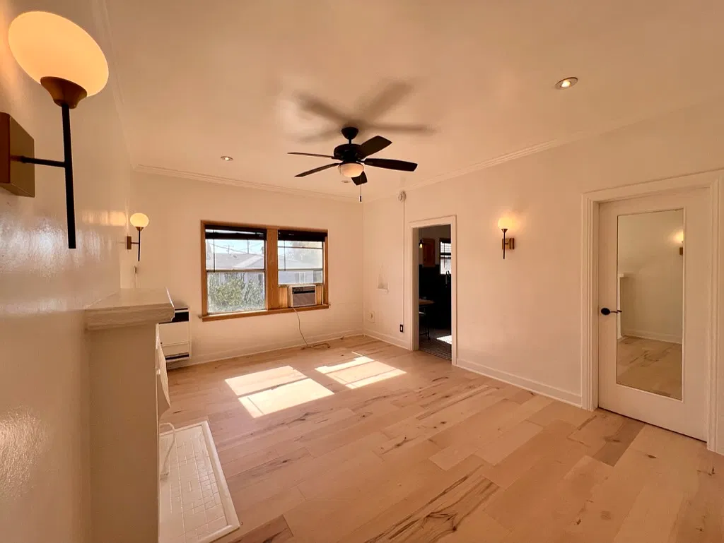 535 N Alexandria Ave — Photo 3