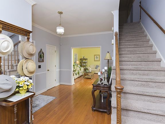 4th image of 200 Craigwood Dr