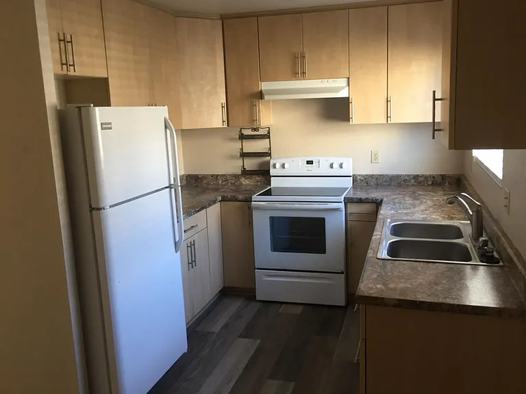 1425 Essex St — Photo 8