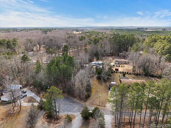 5th image of 33 Bayberry Ct