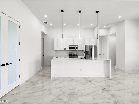 5th image of 3432 SW 8th Place Cpe